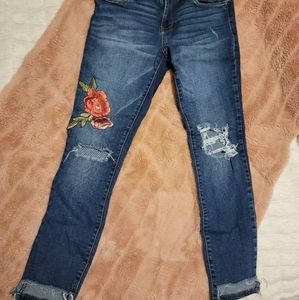 Distressed skinny jeans